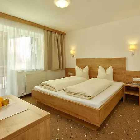 Appartement Gaestehaus Bergkristall Solden Room photo