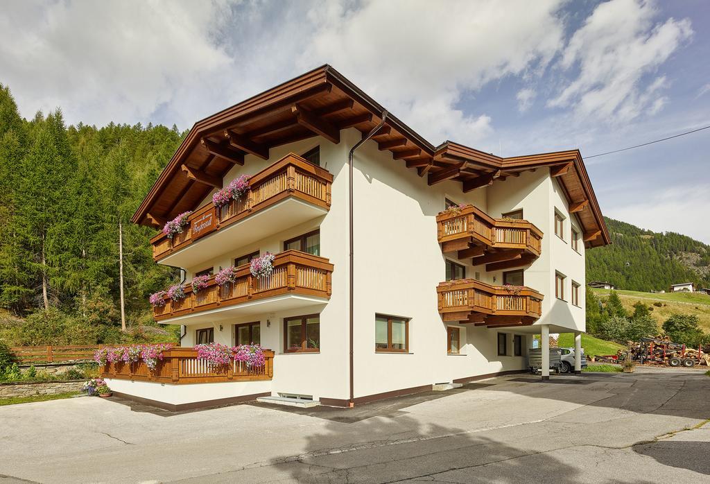 Gaestehaus Bergkristall Apartamento *